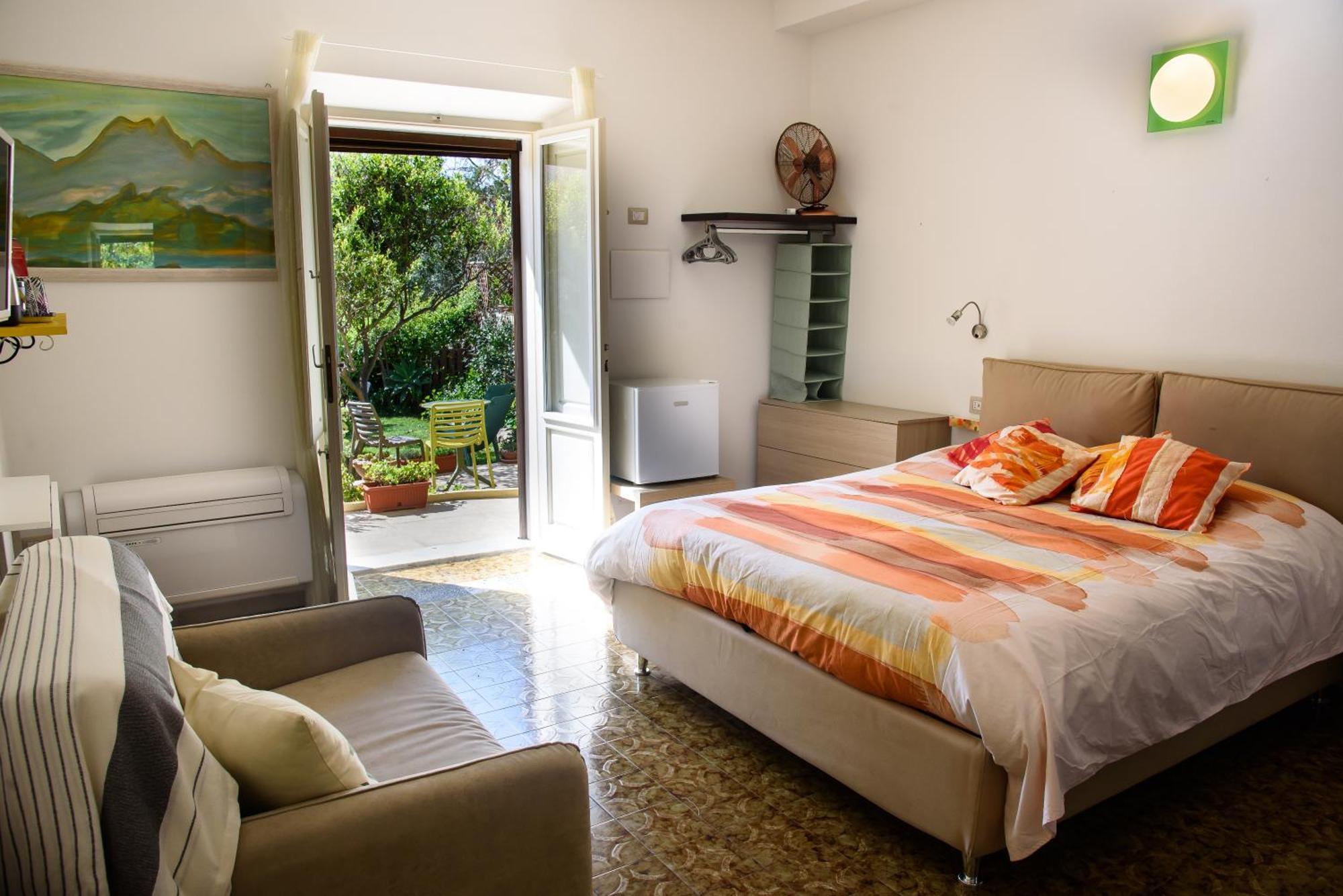Il Giardino Di Tatiana Rooms & Breakfast Ла-Маддалена Екстер'єр фото